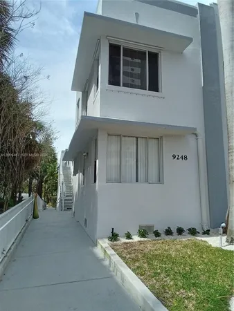 $2,000 | 9248 Collins Avenue, Unit 105, Surfside, FL 33154