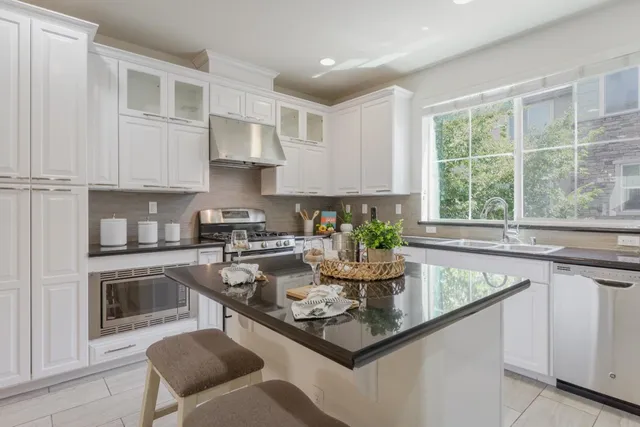 $1,099,000 | 862 White Moonstone Loop, San Jose, CA 95123