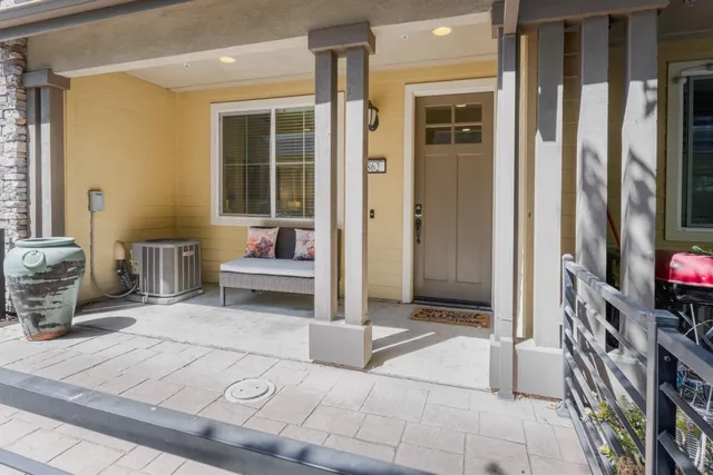 $1,099,000 | 862 White Moonstone Loop, San Jose, CA 95123