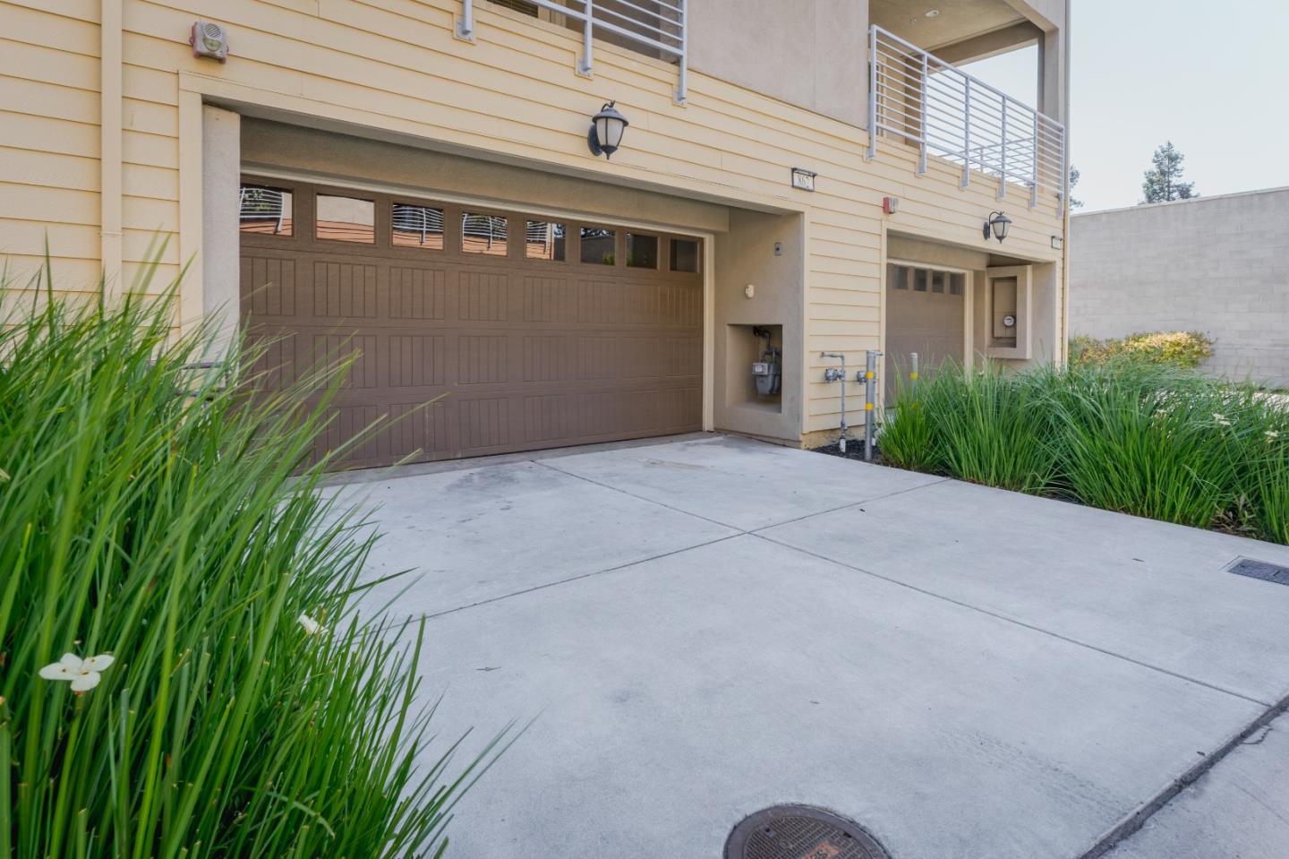 862 White Moonstone Loop San Jose, CA 95123 - Photo 44 of 54 a front view of a house with garden