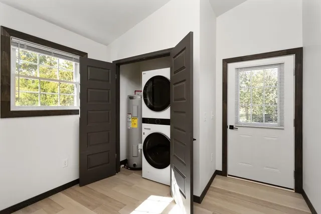a view of a bedroom with washer and dryer