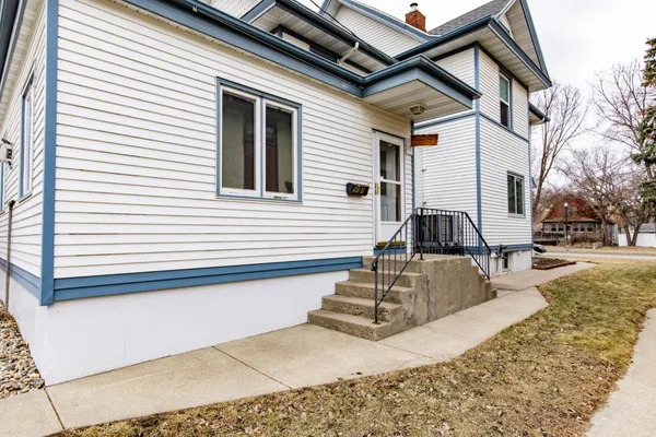 $265,000 | 904 10th Street South, Fargo, ND 58103