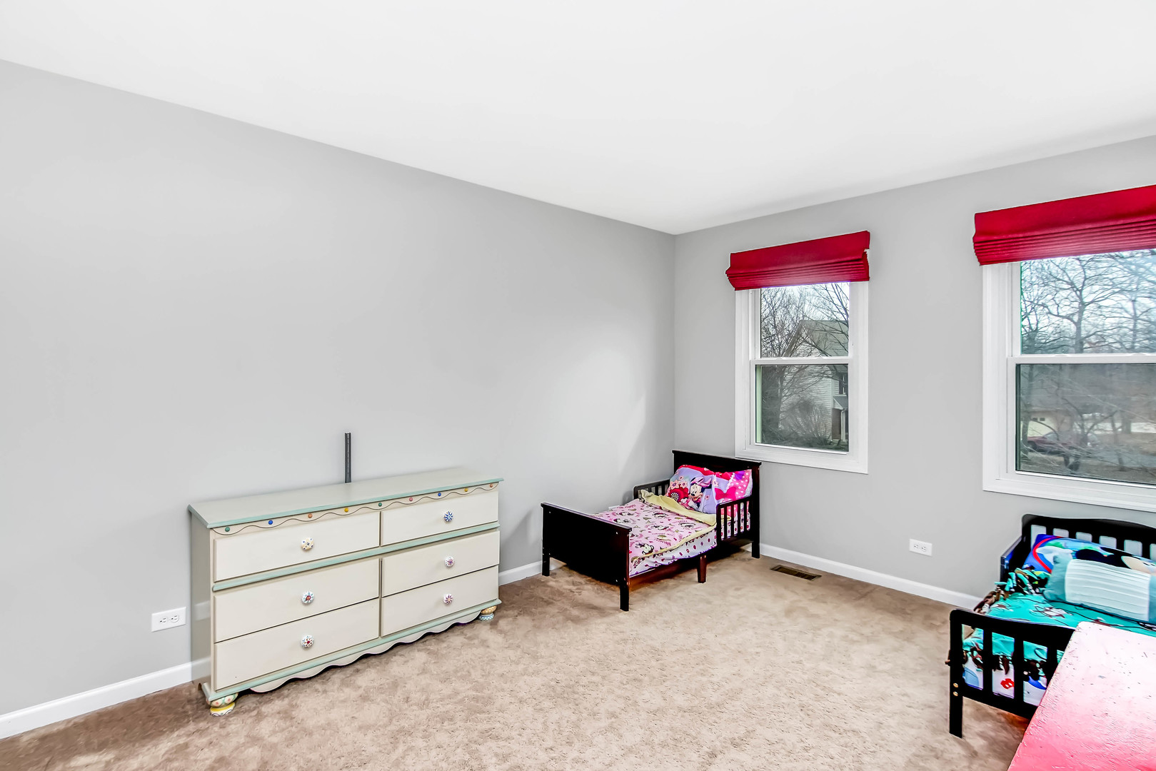 409 Delaware Circle Bolingbrook, IL 60440 - Photo 17 of 29 a living room with furniture and a window