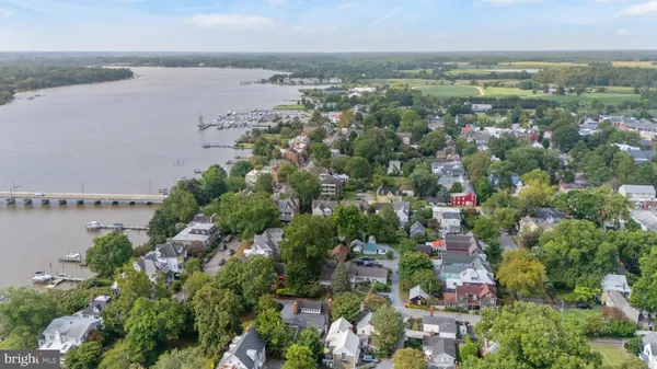 $2,050 | 104 Maple Avenue, Unit 6, Chestertown, MD 21620