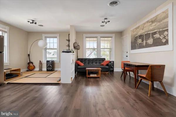 $2,050 | 104 Maple Avenue, Unit 6, Chestertown, MD 21620