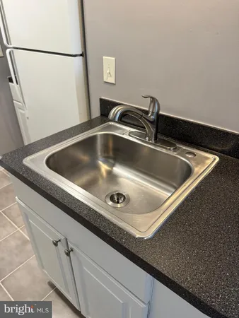 a close view of sink and tap