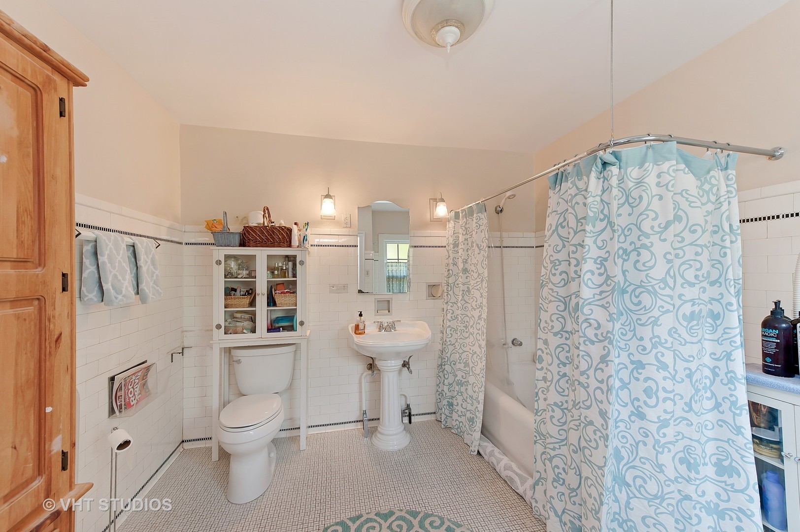 1206 Tower Road Winnetka, IL 60093 - Photo 9 of 19 a bathroom with a toilet sink and shower