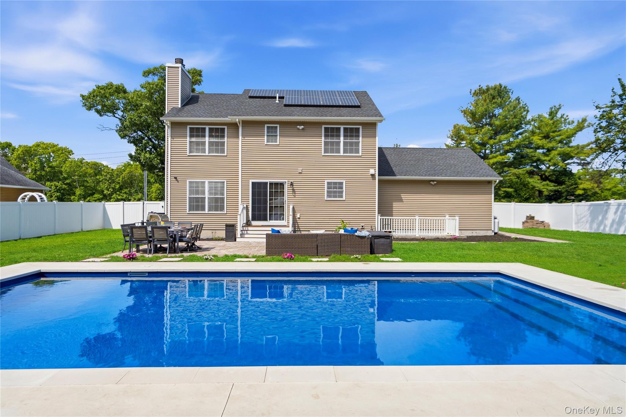 587 Blue Point Road Holtsville, NY 11742 - Photo 30 of 38
