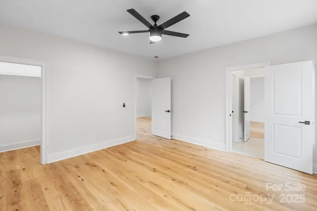 a view of a livingroom with a ceiling fan