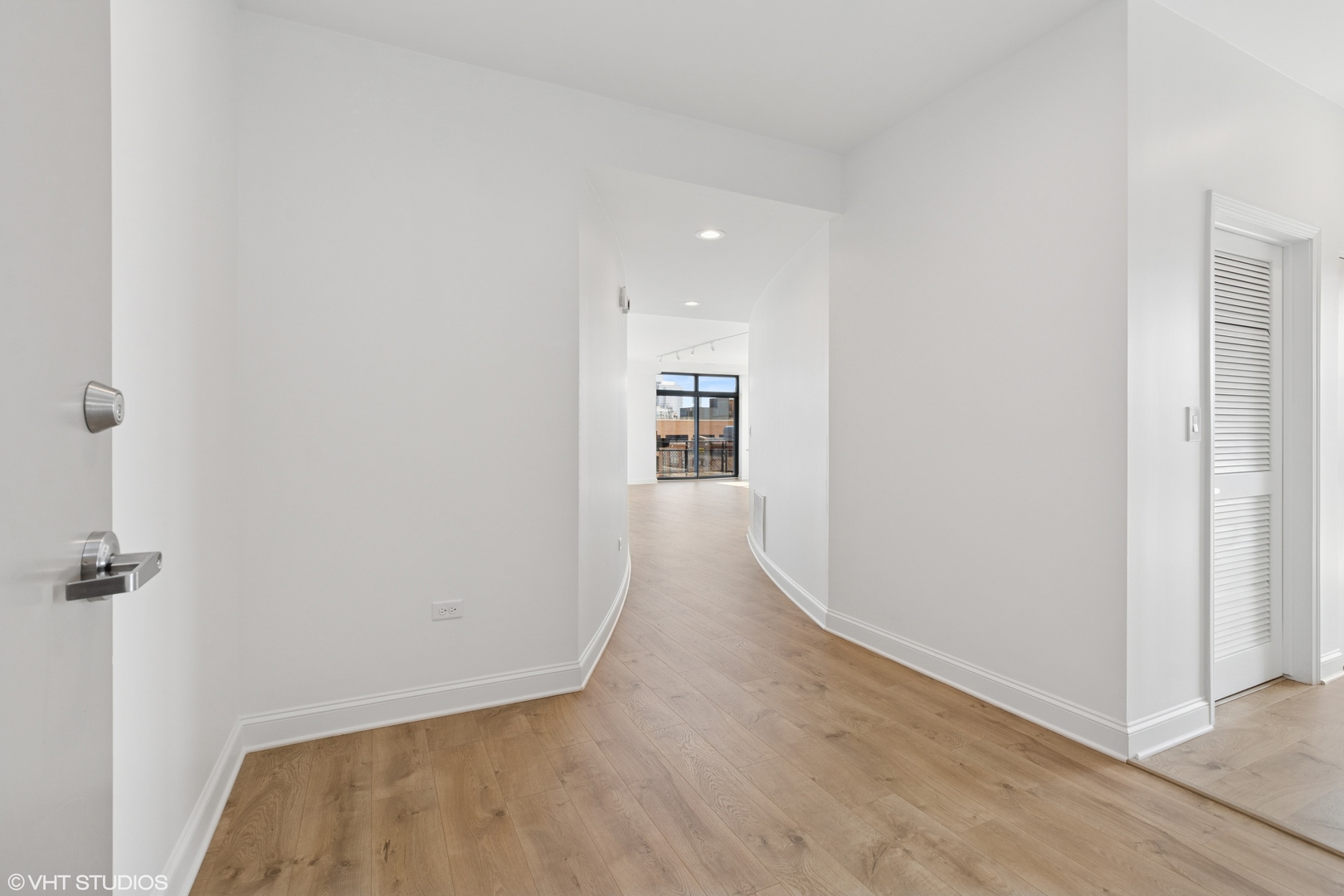 1260 West Washington Boulevard, Unit 504 Chicago, IL 60607 - Photo 3 of 23 a view of an empty room