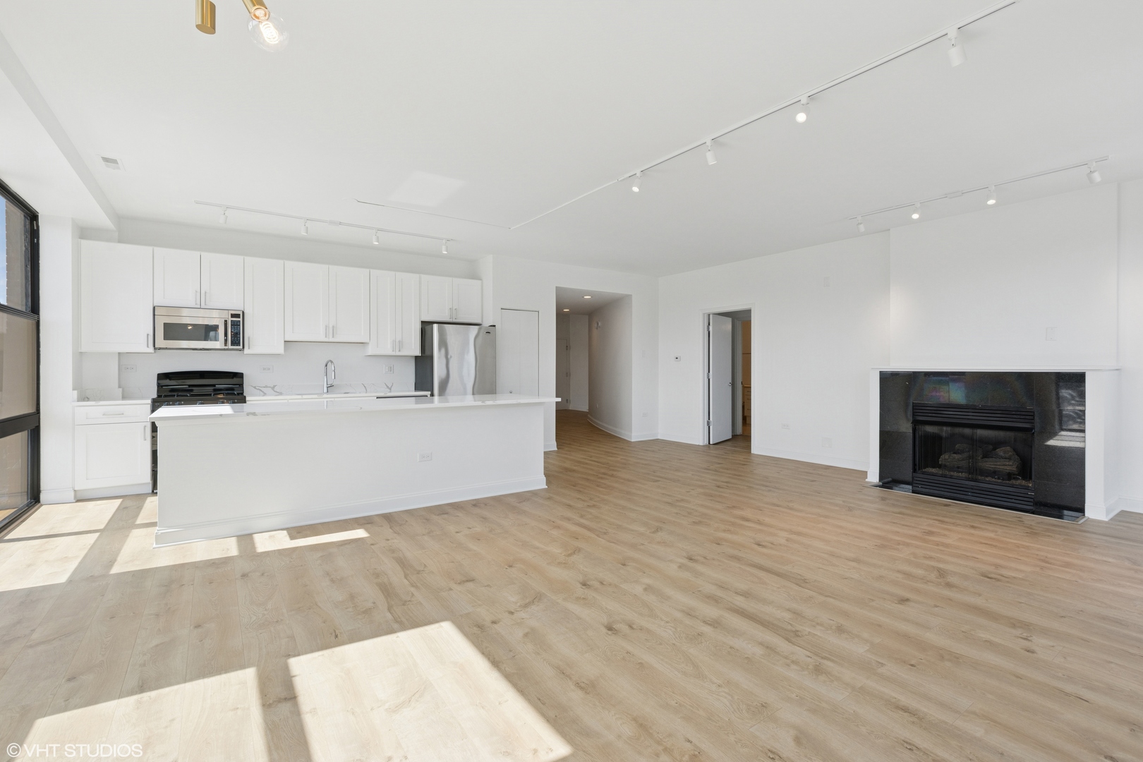 1260 West Washington Boulevard, Unit 504 Chicago, IL 60607 - Photo 6 of 23 a view of kitchen with stainless steel appliances a refrigerator sink and microwave