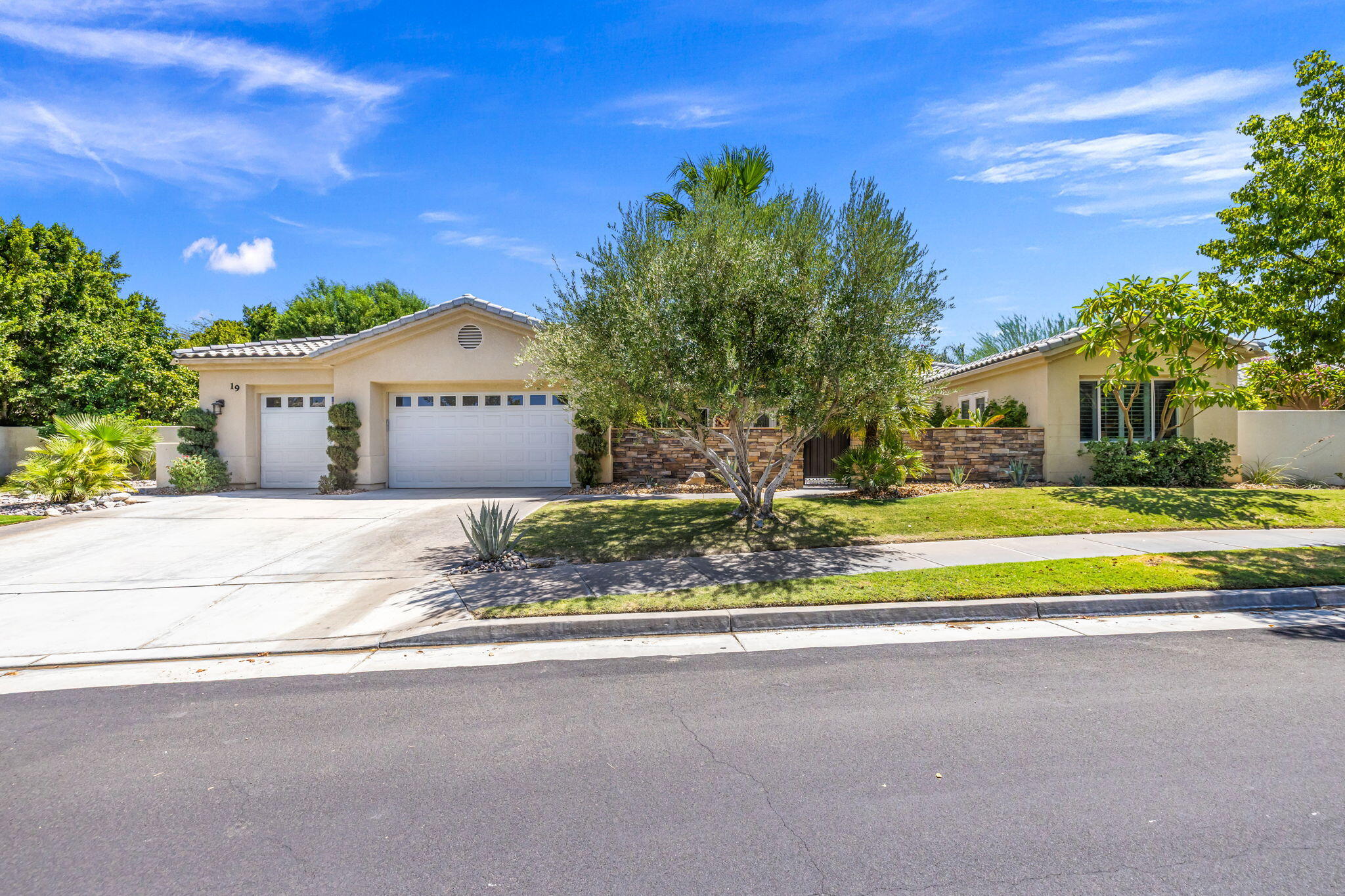 19 Sherwood Road Rancho Mirage, CA 92270 - Photo 3 of 62 10-web-or-mls-0J3A4561