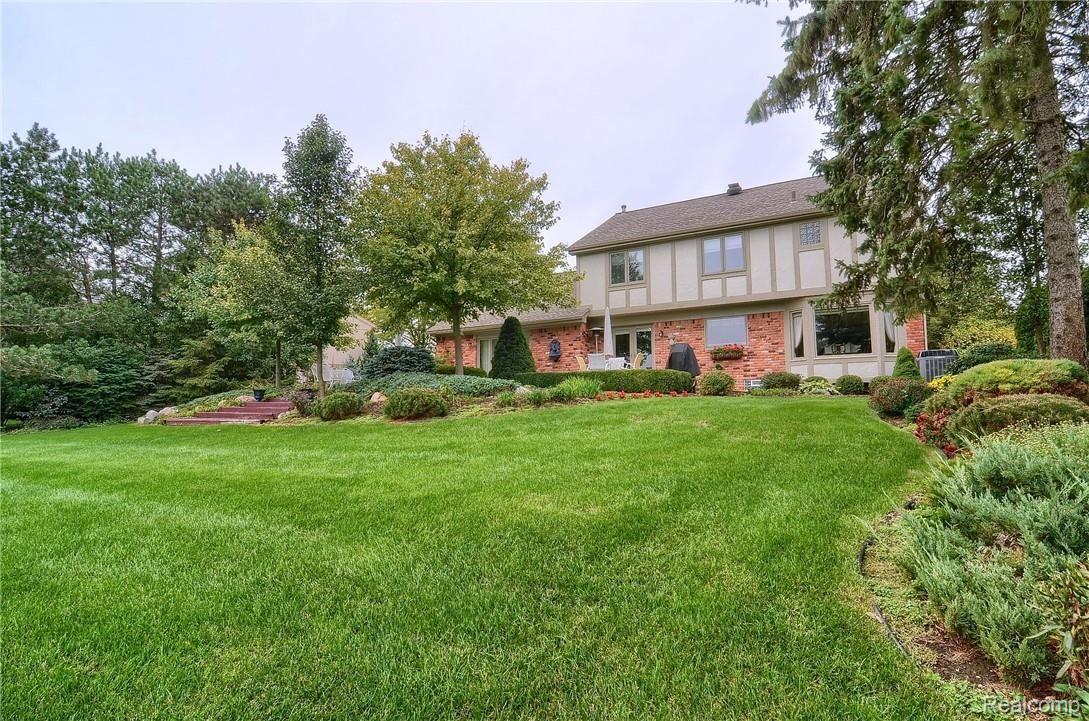 4864 Rivers Edge Drive Troy, MI 48098 - Photo 34 of 39 Rear_2nd_View.jpg