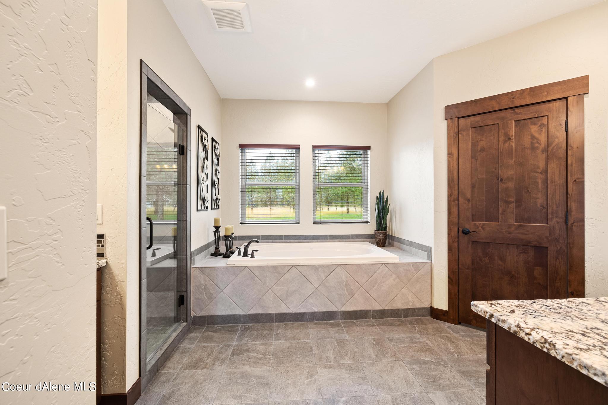 23908 North Citadel Road Rathdrum, ID 83858 - Photo 19 of 46 Master Bathroom Jetted Tub