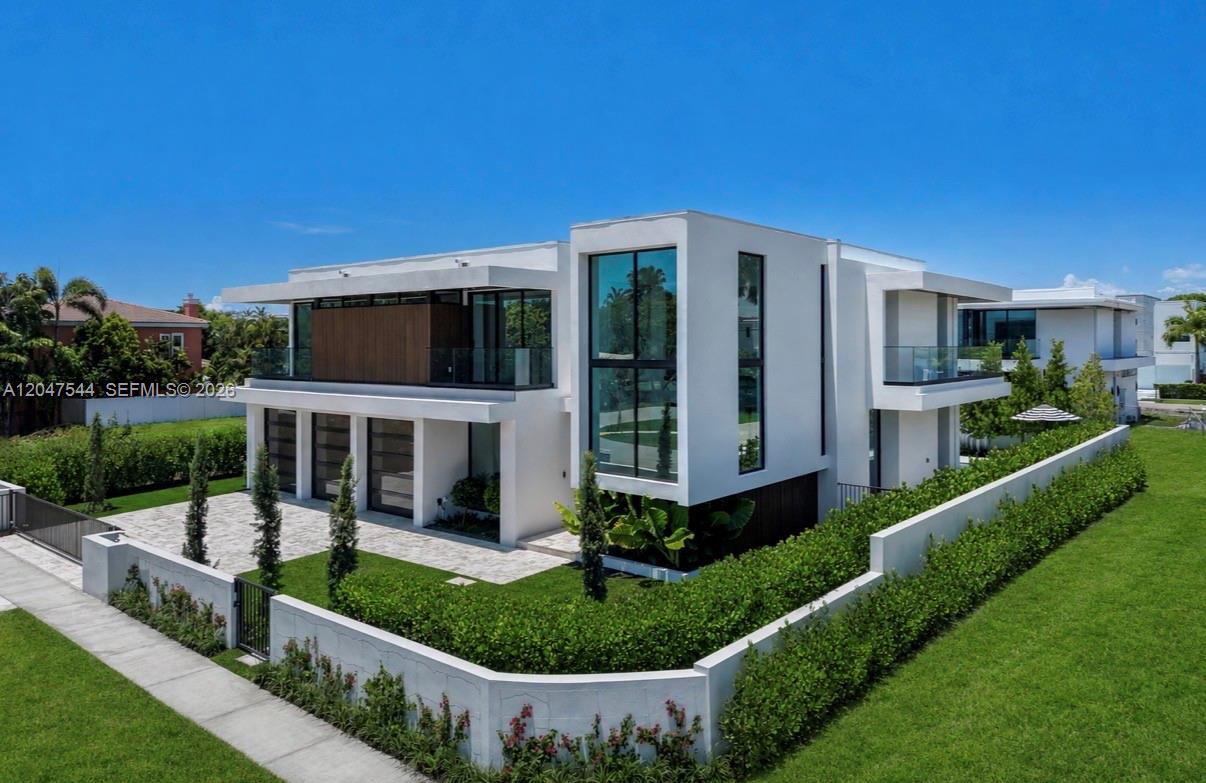 1099 Northeast 4th Avenue Boca Raton, FL 33432 - Photo 1 of 89