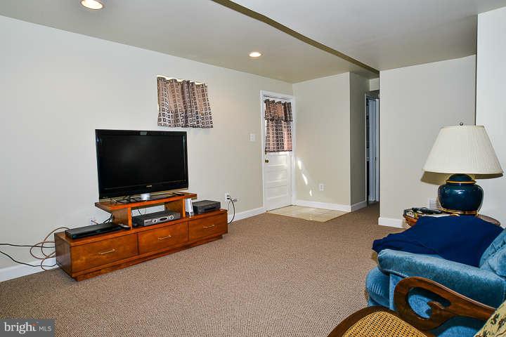 6120 Roxbury Avenue Springfield, VA 22152 - Photo 22 of 30 a living room with furniture and a flat screen tv