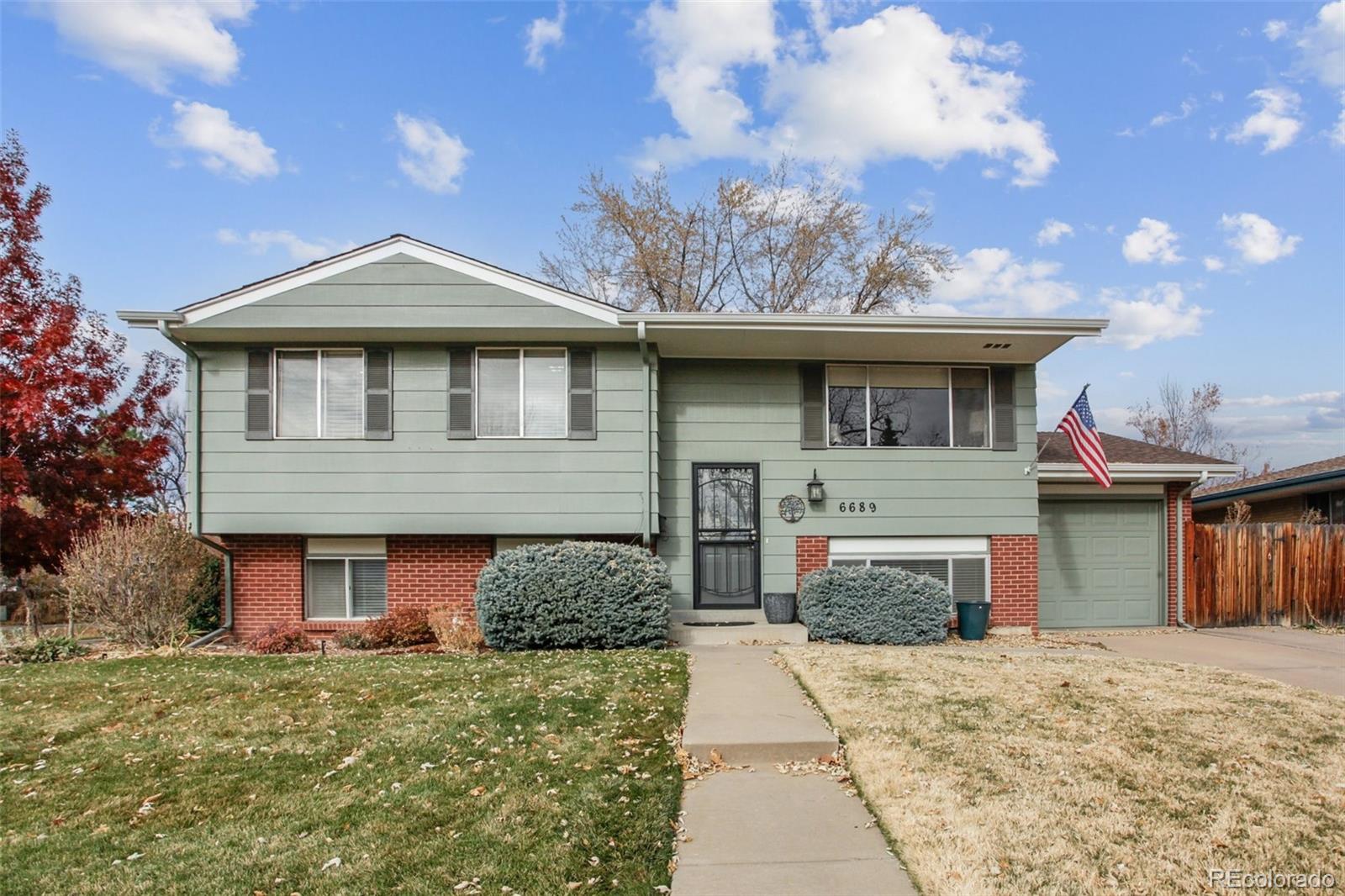 6689 South Delaware Street Littleton, CO 80120 - Photo 2 of 25 a front view of a house with a garden