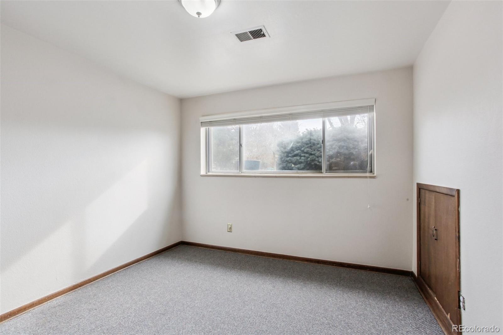 6689 South Delaware Street Littleton, CO 80120 - Photo 21 of 25 an empty room with a window