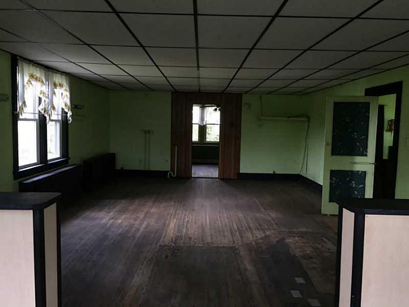 3456 Mt Troy Road Pittsburgh, PA 15212 - Photo 4 of 25 Family Room.