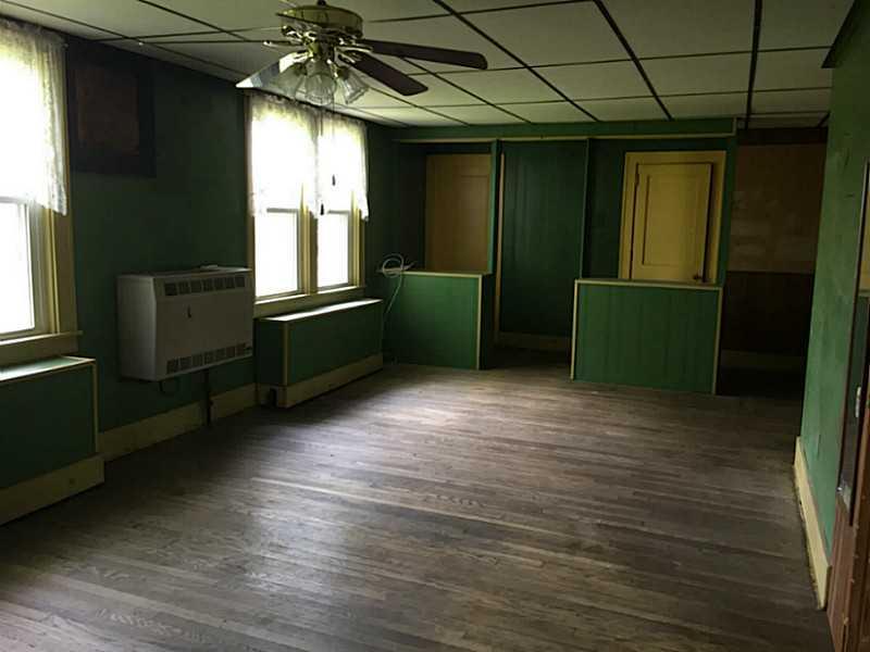 3456 Mt Troy Road Pittsburgh, PA 15212 - Photo 6 of 25 Living Room.