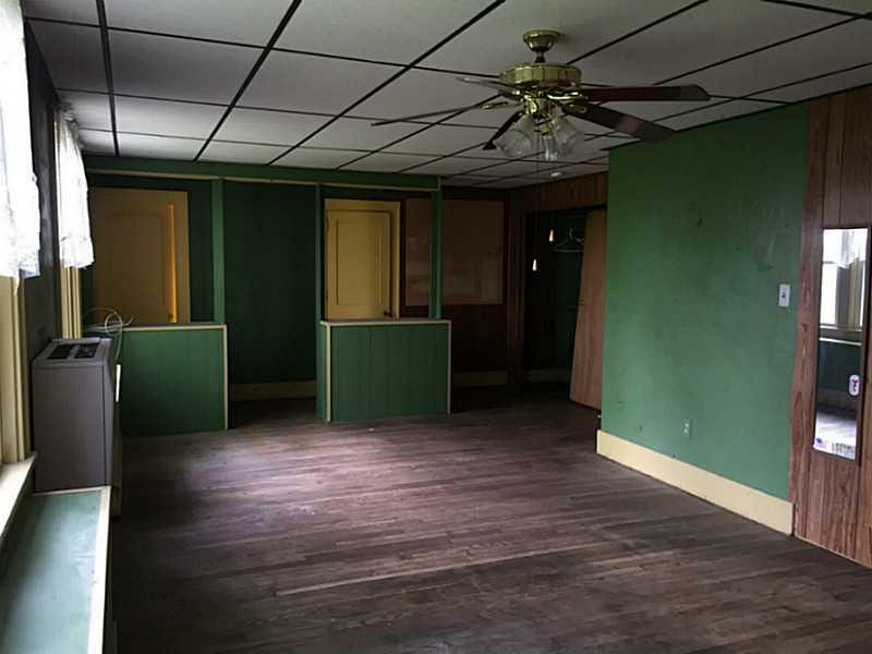 3456 Mt Troy Road Pittsburgh, PA 15212 - Photo 7 of 25 Living Room.
