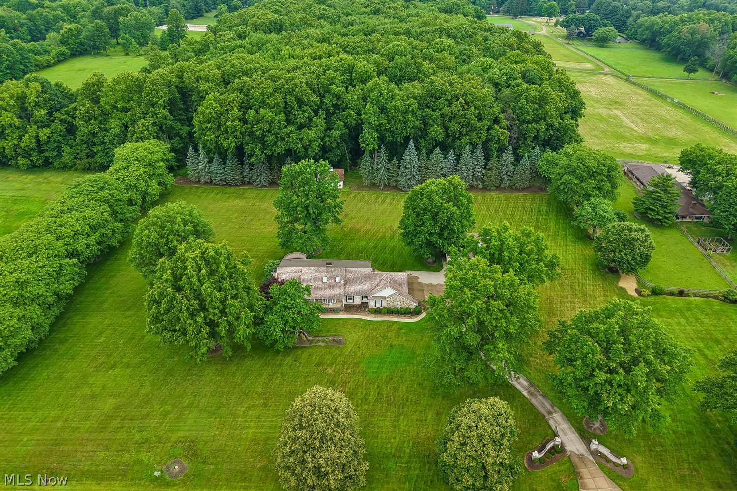 4551 Shaw Road Akron, OH 44333 - Photo 15 of 32