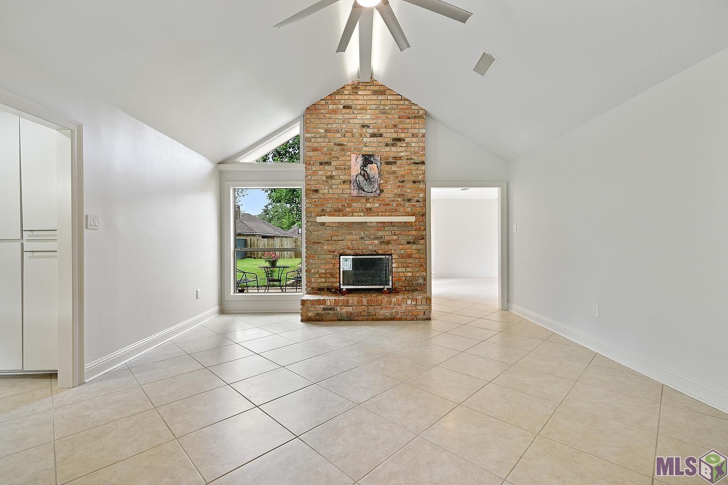 13118 Deerpath Way Baton Rouge, LA 70816 - Photo 12 of 17 Living Room