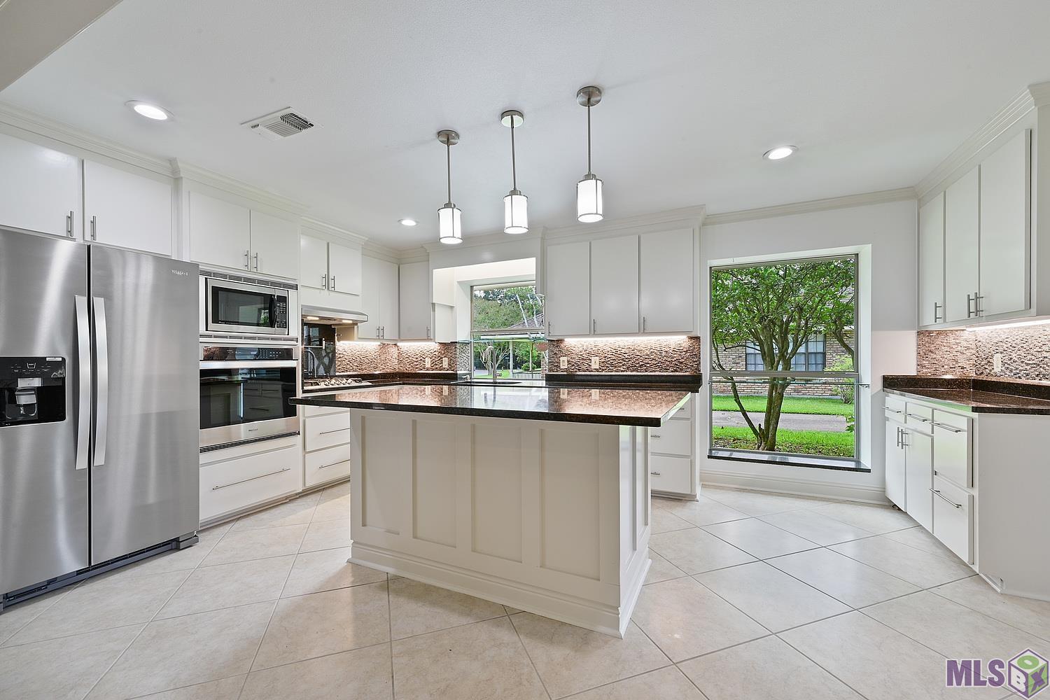 13118 Deerpath Way Baton Rouge, LA 70816 - Photo 3 of 17 Kitchen