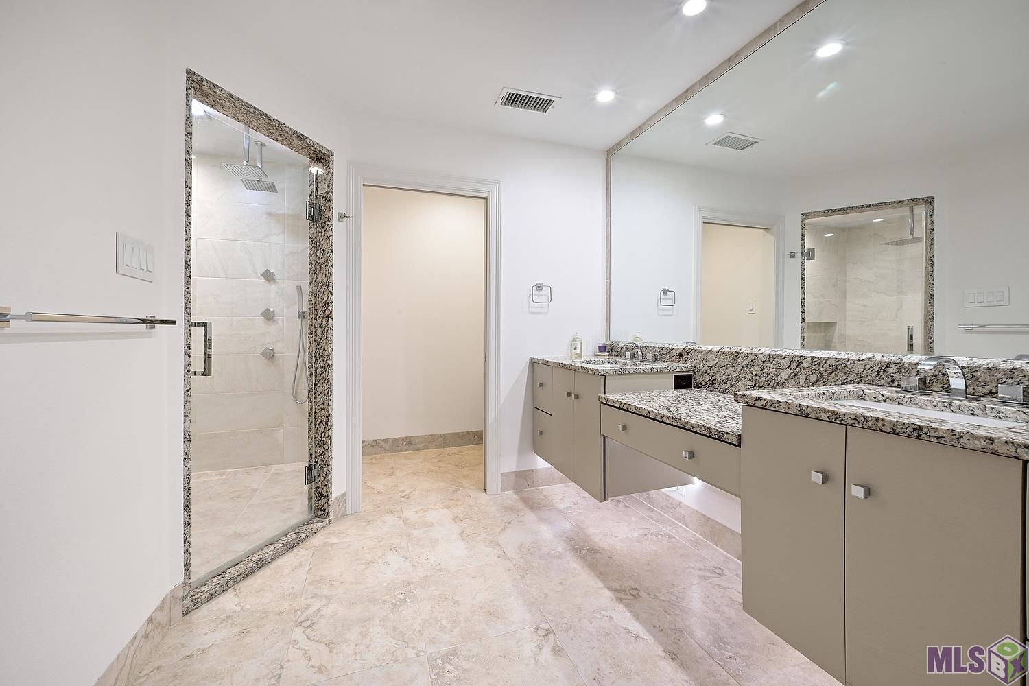 13118 Deerpath Way Baton Rouge, LA 70816 - Photo 5 of 17 Master Bathroom