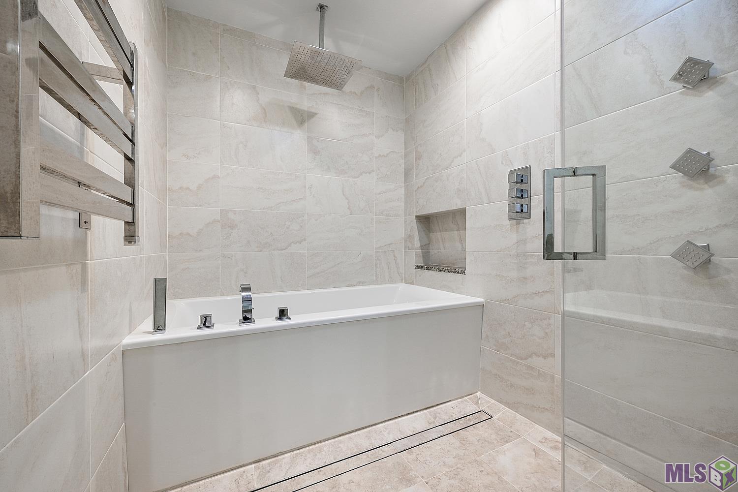 13118 Deerpath Way Baton Rouge, LA 70816 - Photo 6 of 17 Master Bathroom