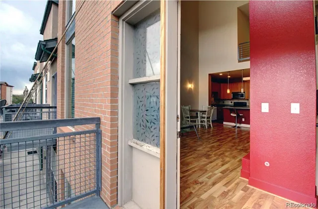 a view of livingroom with furniture