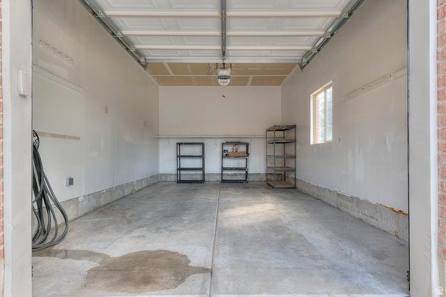 1501 West Elk Circle Mapleton, UT 84664 - Photo 11 of 39 Garage