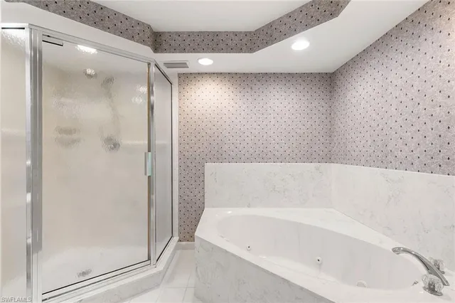 $570,000 | 105 Clubhouse Lane, Unit C189, Naples, FL 34105