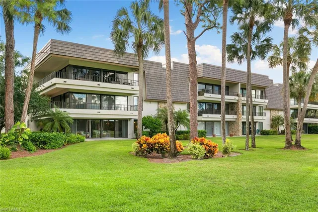 $570,000 | 105 Clubhouse Lane, Unit C189, Naples, FL 34105