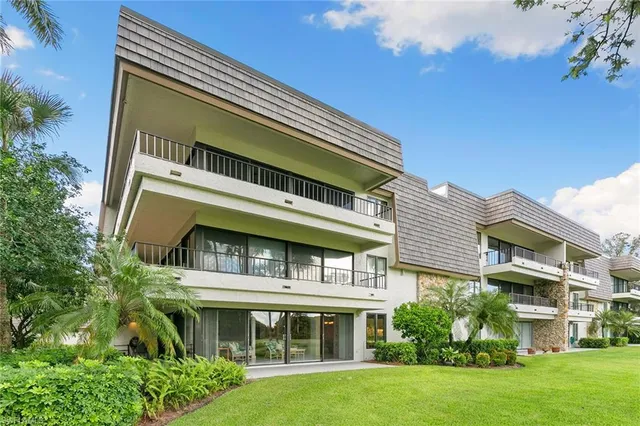 $570,000 | 105 Clubhouse Lane, Unit C189, Naples, FL 34105