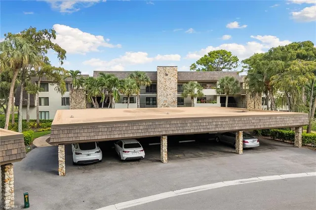 $570,000 | 105 Clubhouse Lane, Unit C189, Naples, FL 34105