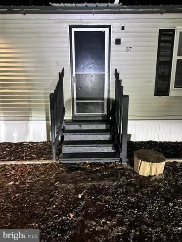 a view of a entryway of the house