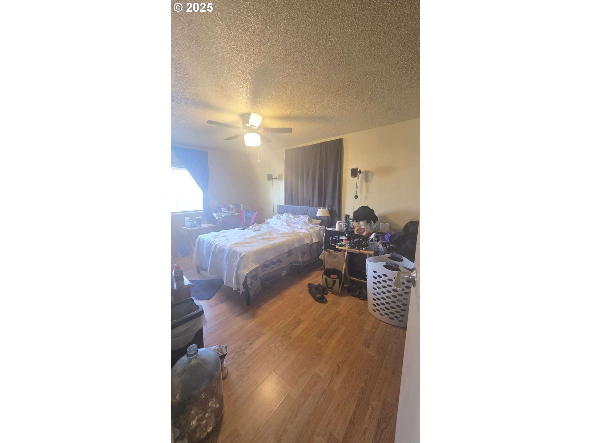 1500 South Columbus Avenue, Unit 38 Goldendale, WA 98620 - Photo 27 of 30 a bedroom with a bed and a chandelier