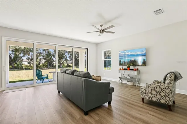 $578,800 | 14733 Gallop Run Drive, Lithia, FL 33547