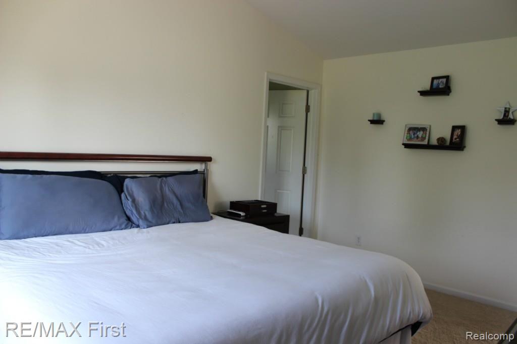 26036 Mariners Point New Baltimore, MI 48051 - Photo 32 of 57 IMG_6992.jpg