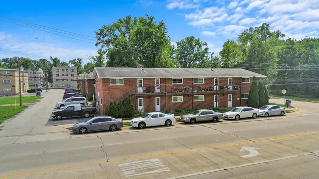 $935,000 | 3901 Haas Avenue, Lyons, IL 60534