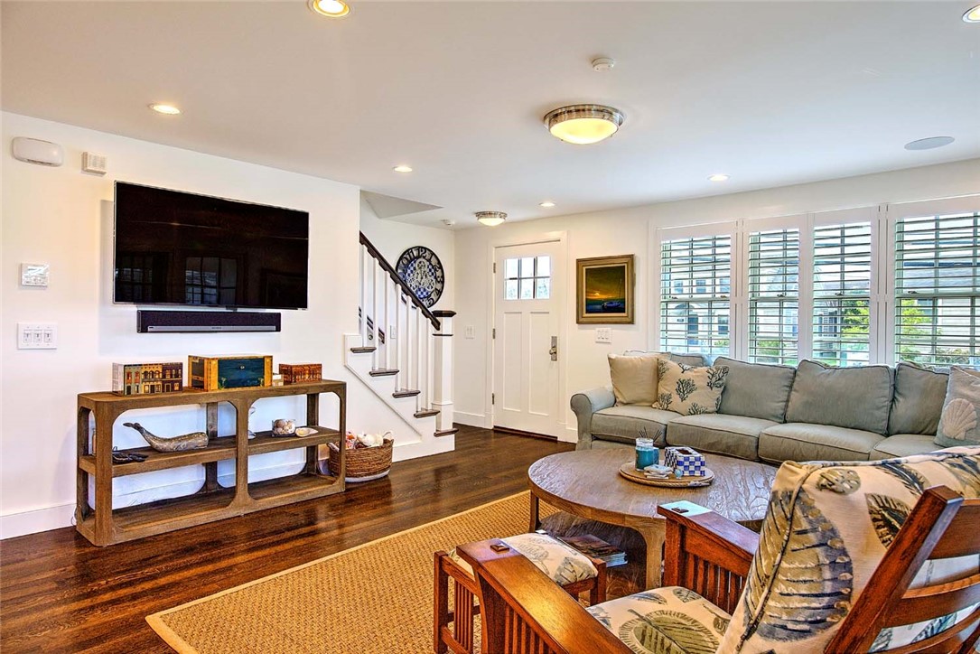 228 Bonnet Point Road Narragansett, RI 02882 - Photo 10 of 40