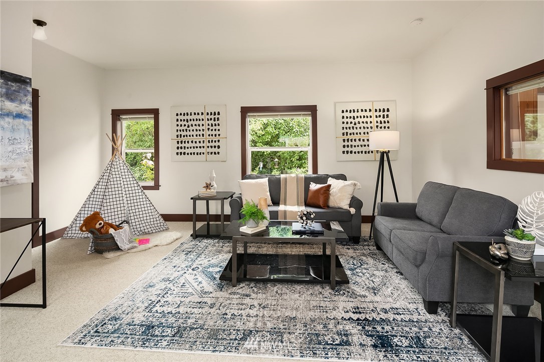 1527 Rucker Avenue Everett, WA 98201 - Photo 12 of 25 Gallery Image 12