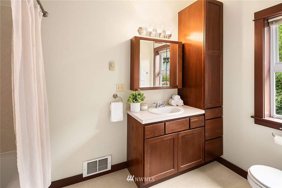 1527 Rucker Avenue Everett, WA 98201 - Photo 15 of 25 Gallery Image 15