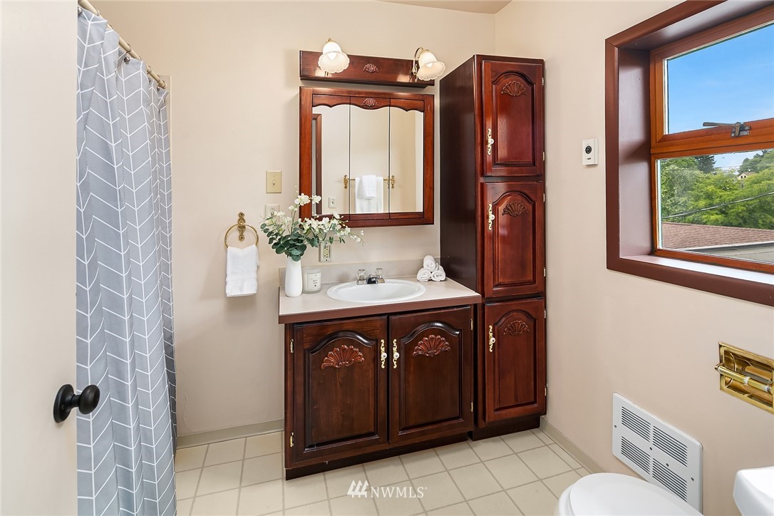 1527 Rucker Avenue Everett, WA 98201 - Photo 19 of 25 Gallery Image 19