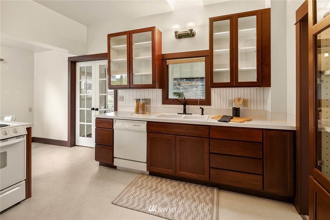 1527 Rucker Avenue Everett, WA 98201 - Photo 9 of 25 Gallery Image 9