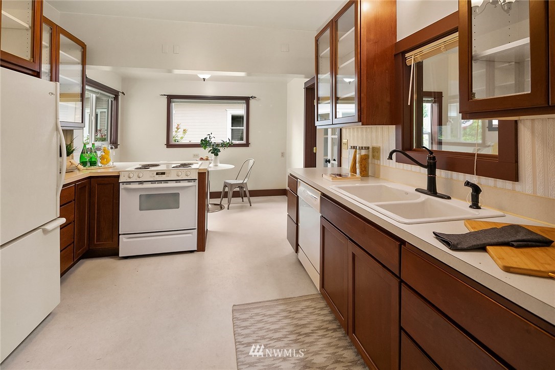 1527 Rucker Avenue Everett, WA 98201 - Photo 10 of 25 Gallery Image 10