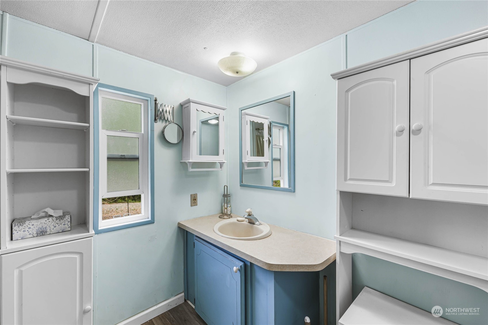 696 Oppelt Road Chehalis, WA 98532 - Photo 30 of 40 a bathroom with a sink toilet and vanity