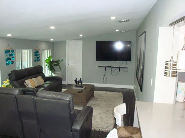 $3,600 | 31 Northeast 48th Court, Oakland Park, FL 33334