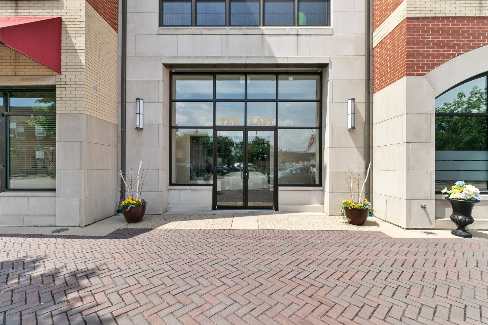 10 East Burlington Street, Unit 3F Riverside, IL 60546 - Photo 2 of 18